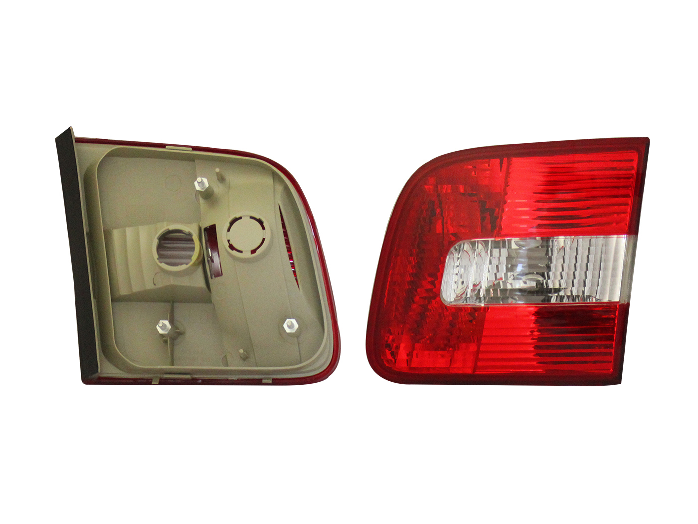 Calavera Der Int S/Arnes 4Ptas (Rojo/Blanco/Rojo) Volkswagen Polo Sedan 2003 2007