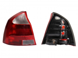 Calavera Izq S/Arnes 4Ptas (Rojo/Blanco) Chevrolet Corsa Sedan 2003 2008