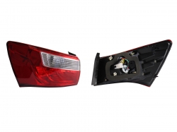 Calavera Izq Ext C/Arnes 4Ptas (Rojo/Blanco) Kia Rio Sedan 2016 2017