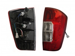 Calavera Der S/Arnes (Sencilla/Doble Cabina S-Se/Lujo Xe-Le) 2/4Wd (Rojo/Blanco) Nissan Np-300 Frontier (D-23) 2016 2024