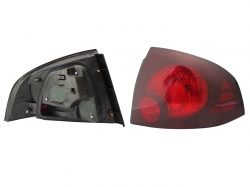 Calavera Der S/Arnes Oscura (Humo/Rojo) Nissan Sentra B-15 2004 2006