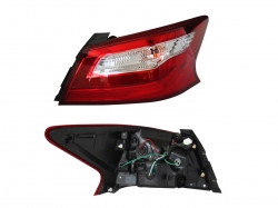 Calavera Der Ext C/Arnes Clara (Rojo/Blanco) Nissan Altima 2017 2018