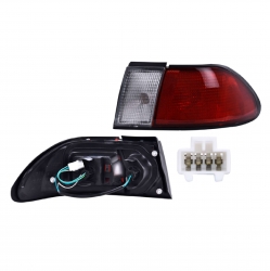 Calavera Derecha Nissan Sentra Blanco/Roja 2000 Depo