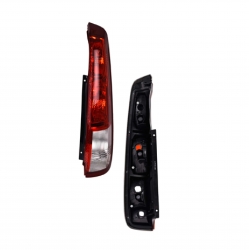 Calavera Derecha Nissan Xtrail Roja/Bco 2005 2006 2007 Depo